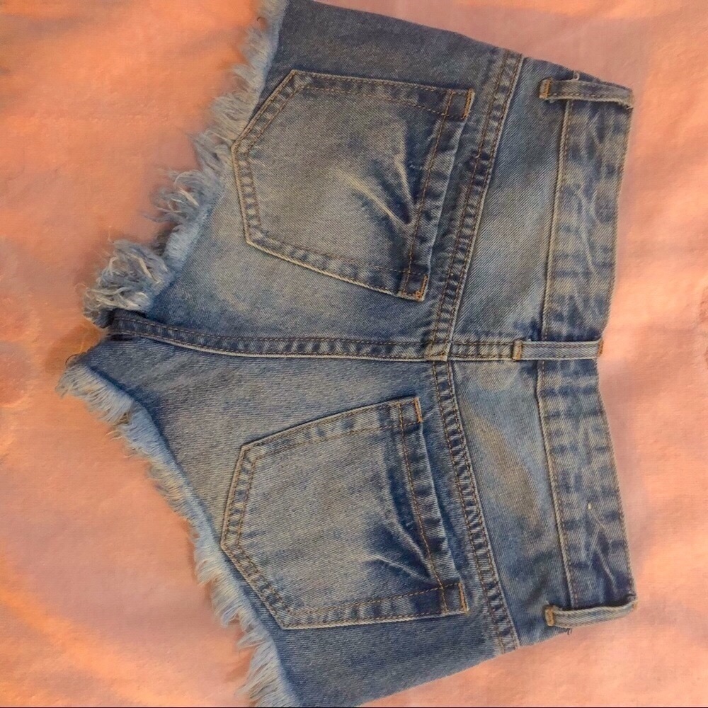 SOLD‼️Distressed denim booty shorts🍑✨